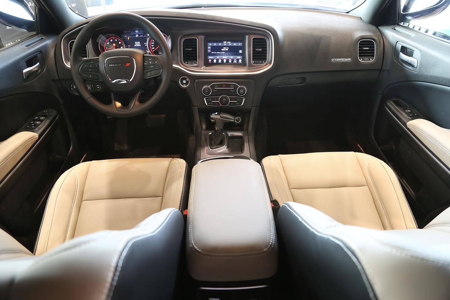 Interior Image for  DODGE Charger SXT-A جلد 2021