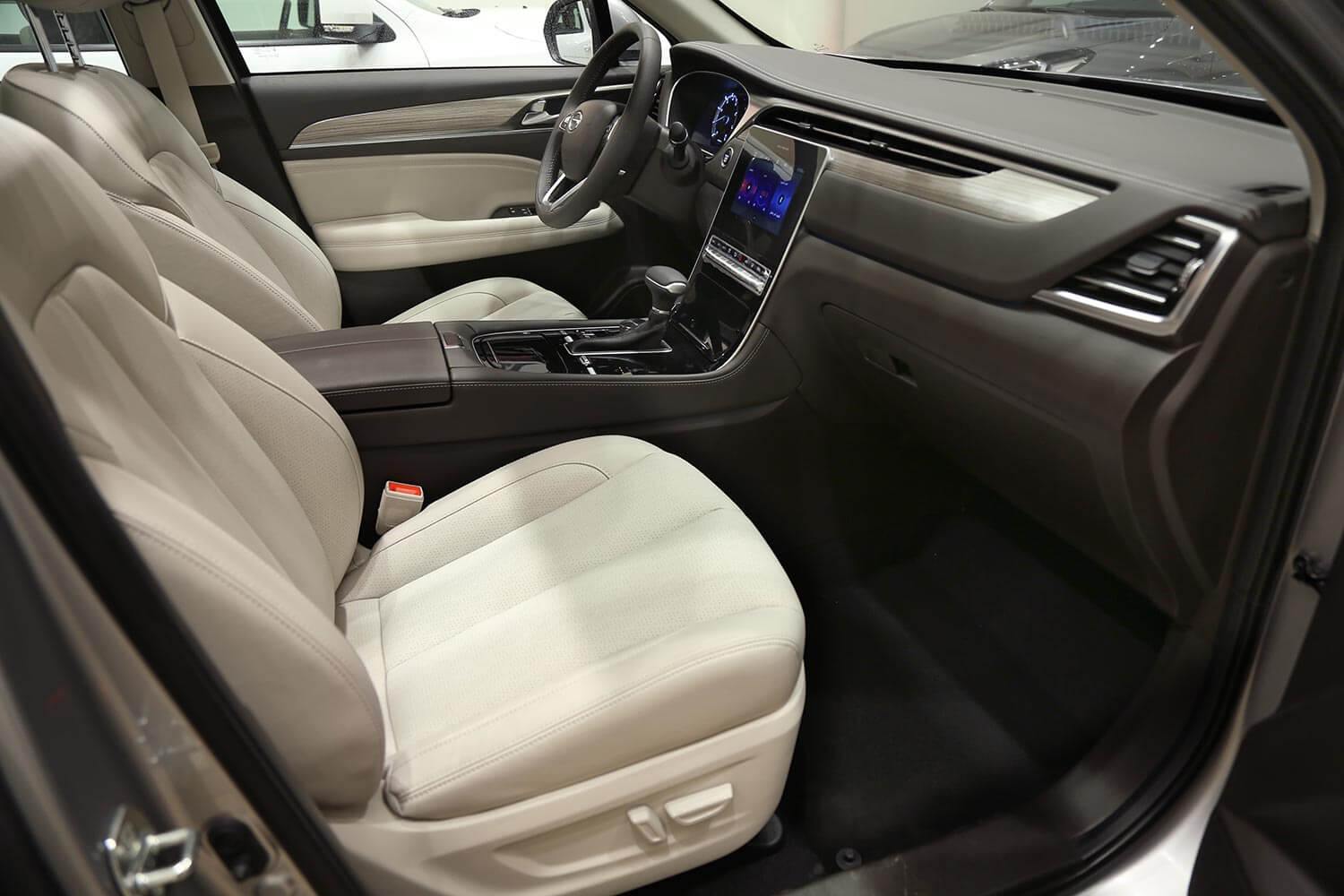صورة داخلية للسيارة  جي إيه سي GS5 GL 2021
