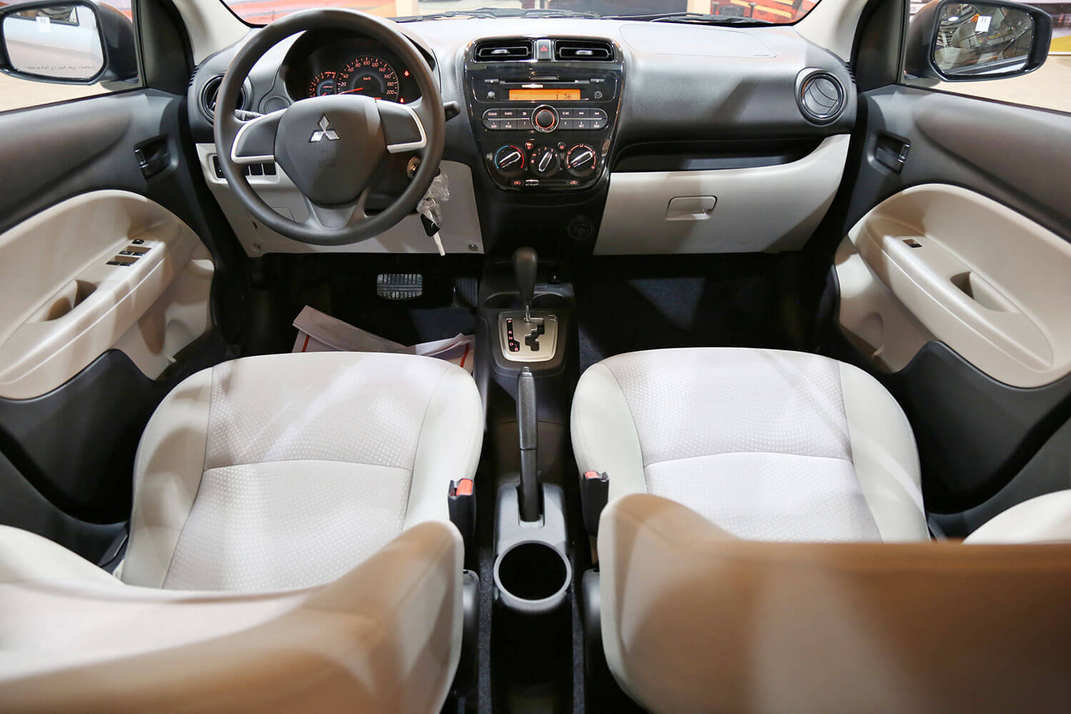 صورة داخلية للسيارة  ميتسوبيشي اتراج GLX-LL 2020