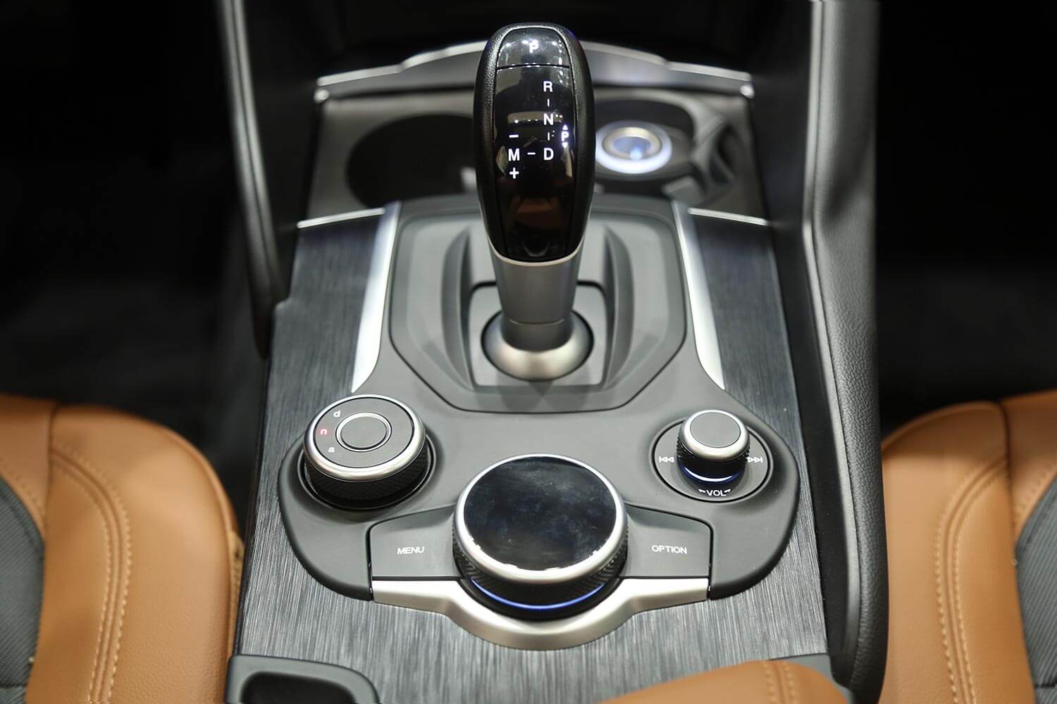 صورة داخلية للسيارة  الفاروميو GIULIA Super 2020