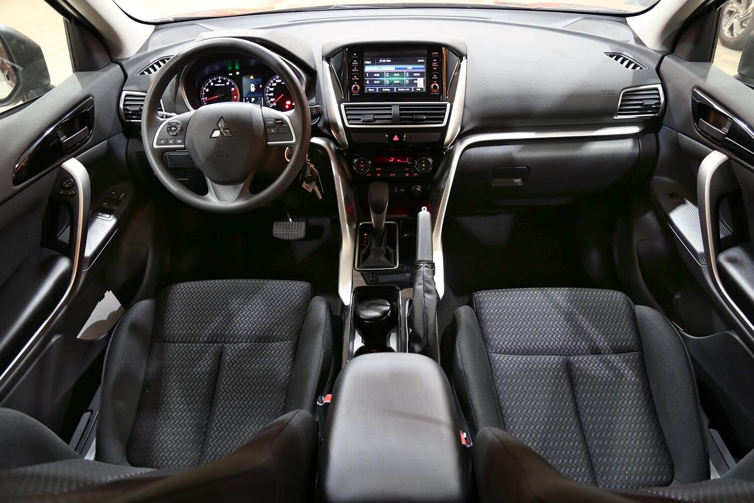 صورة داخلية للسيارة  ميتسوبيشي اكليبس كروس GLX 2020