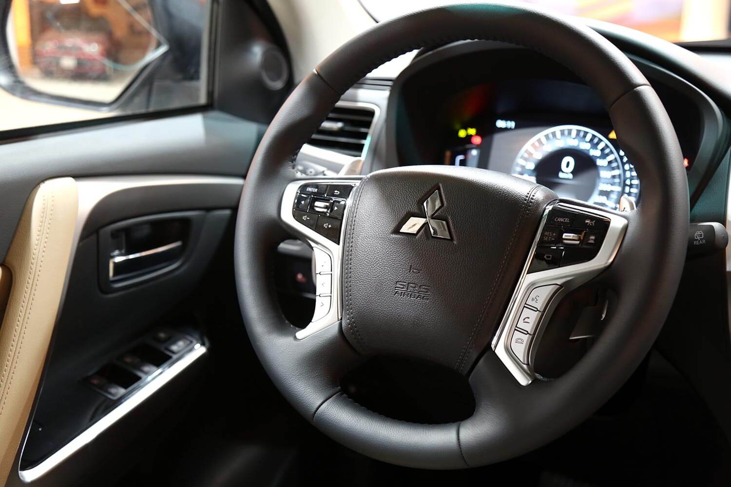 صورة داخلية للسيارة  ميتسوبيشي مونتيرو سبورت GLS-premium 2021