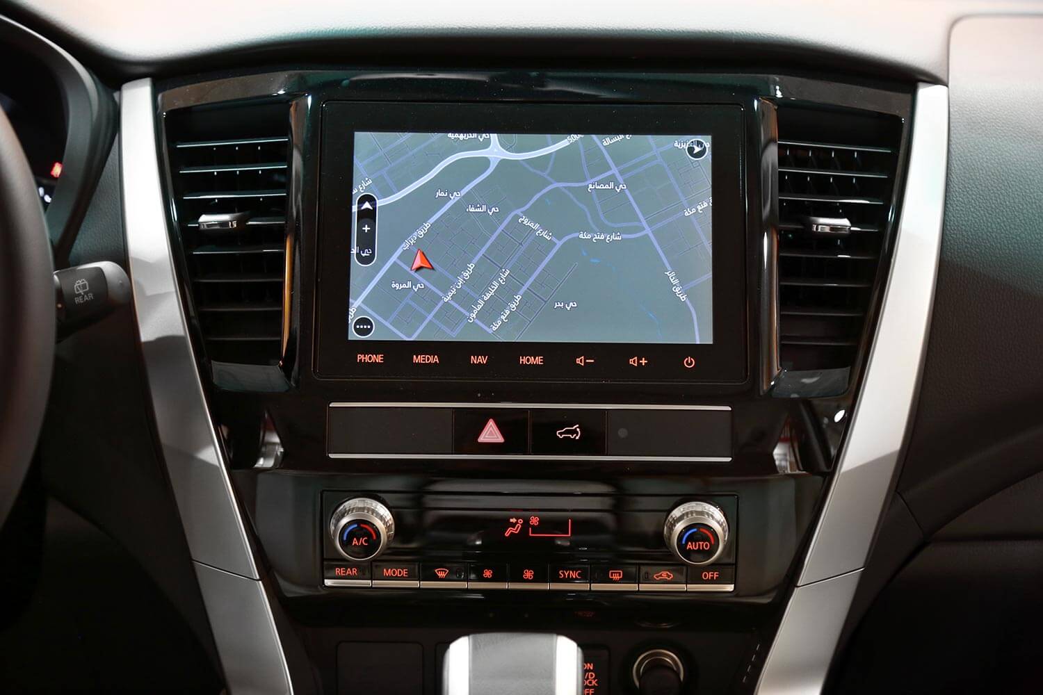 صورة داخلية للسيارة  ميتسوبيشي مونتيرو سبورت GLS-premium 2021