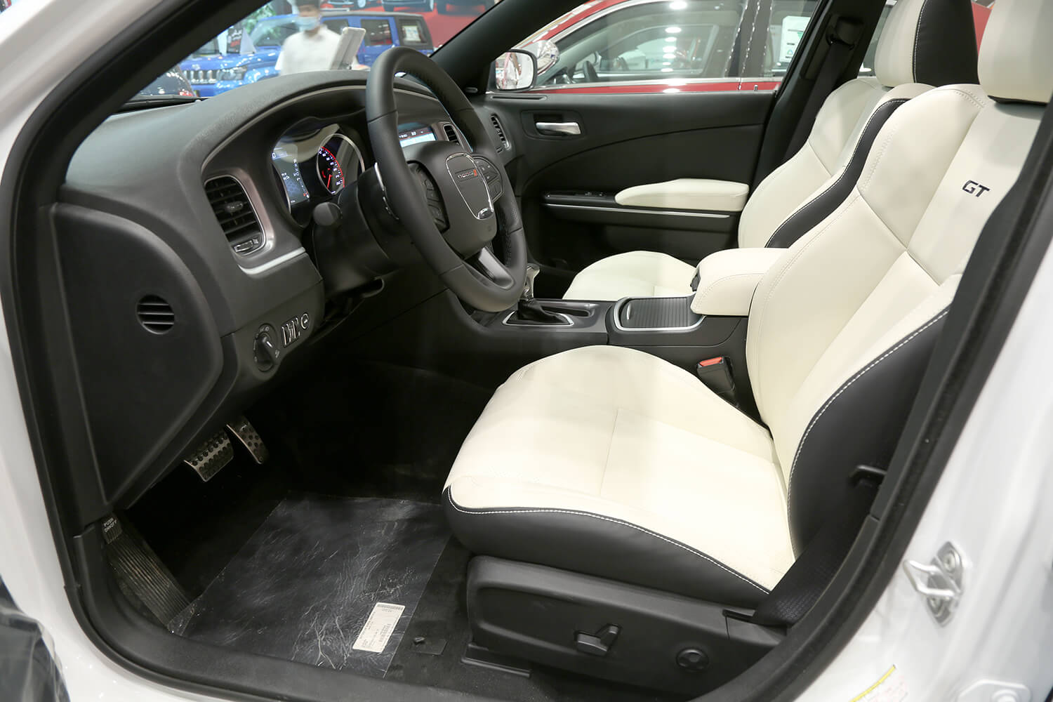 صورة داخلية للسيارة  دودج تشارجر GT جلد 2021