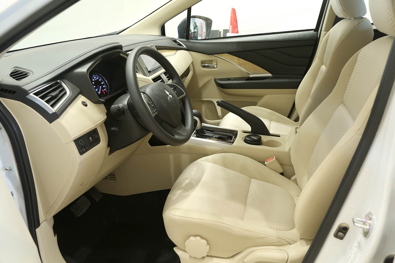 صورة داخلية للسيارة  ميتسوبيشي Xpander 2022